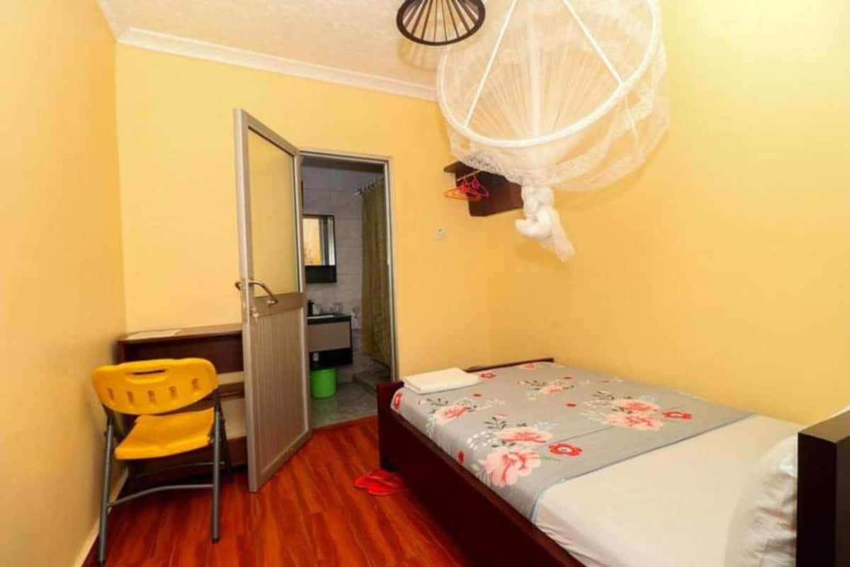 Standard Double Room | WiFi (free), bed sheets