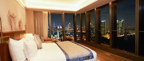 270° River View King Size Bed Suite Room | Premium bedding, down comforters, memory foam beds, in-room safe