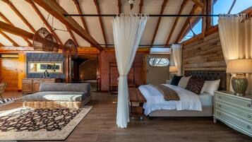 Luxury Room | In-room safe, free WiFi