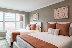 1 bedroom, desk, iron/ironing board, free WiFi - Downtown Nashville Condo - Walk to Broadway Bars + Free Parking! (Nashville)