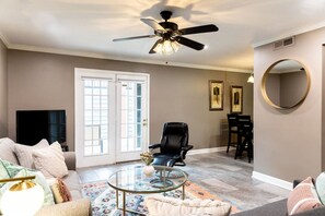 Smart TV, printers - Downtown Nashville Condo - Walk to Broadway Bars + Free Parking! (Nashville)