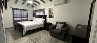 Cozy cottage - New Build, 10 minutes from the beach!