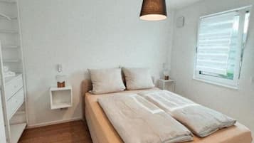 2 bedrooms, iron/ironing board, travel crib, free WiFi