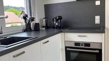 Fridge, microwave, stovetop, dishwasher