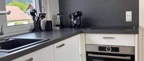 雪櫃、微波爐、爐具、洗碗機