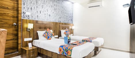 Egyptian cotton sheets, premium bedding, in-room safe, desk