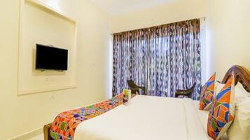 Egyptian cotton sheets, premium bedding, in-room safe, desk