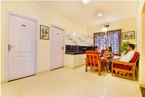 Lobby sitting area - Fabhotel Vinu Valley Resorts (Ootacamund)