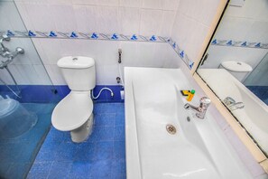 Premium Room | Bathroom | Shower, rainfall showerhead, free toiletries, towels - Fabexpress Picnic Plaza (Chennai)