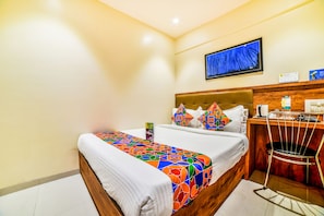 Egyptian cotton sheets, premium bedding, in-room safe, desk