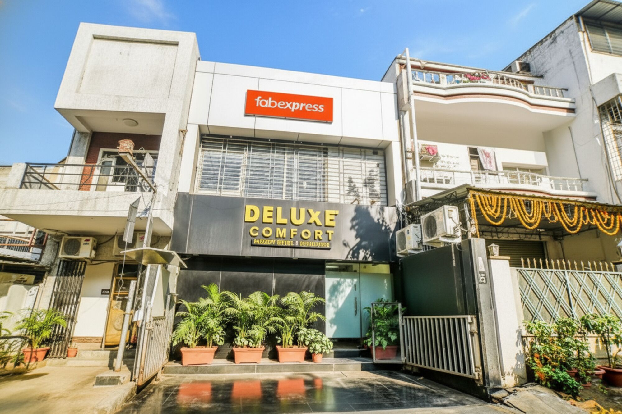 Pintu masuk properti