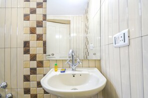 Kamar Keluarga | Kamar mandi | Shower, pancuran hujan, perlengkapan mandi gratis, dan handuk