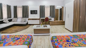 1 bedroom, Egyptian cotton sheets, premium bedding, in-room safe
