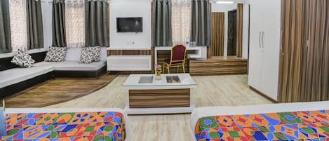 1 bedroom, Egyptian cotton sheets, premium bedding, in-room safe
