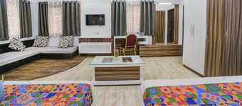 Fabhotel Bee Town