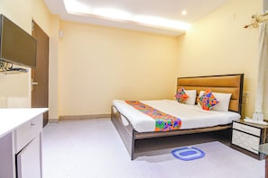 Egyptian cotton sheets, premium bedding, in-room safe, desk