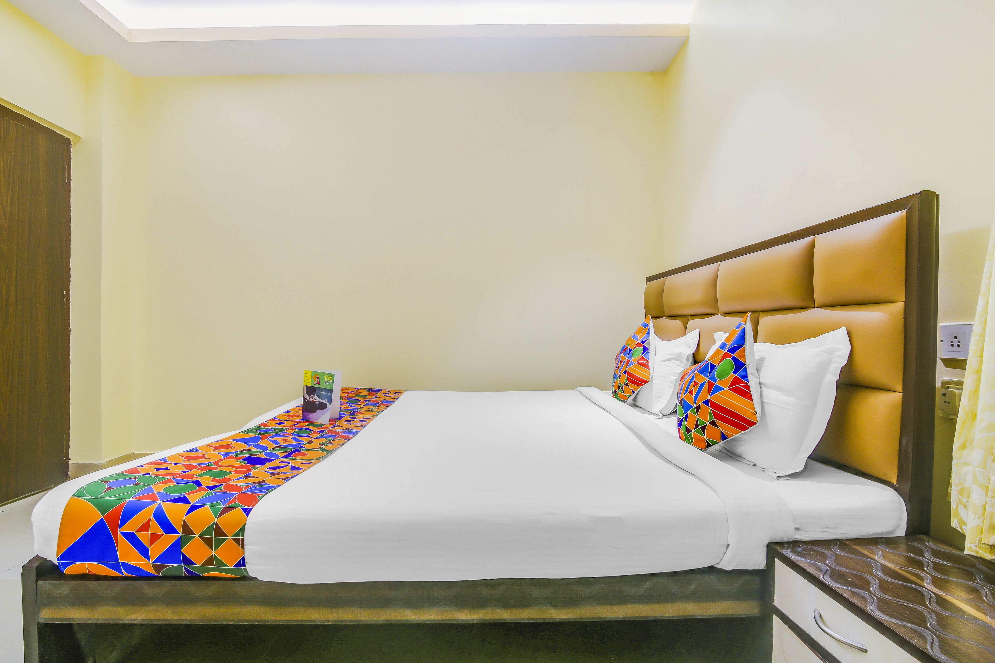 Foto - FabHotel Aayash - Nr City Center Metro Station