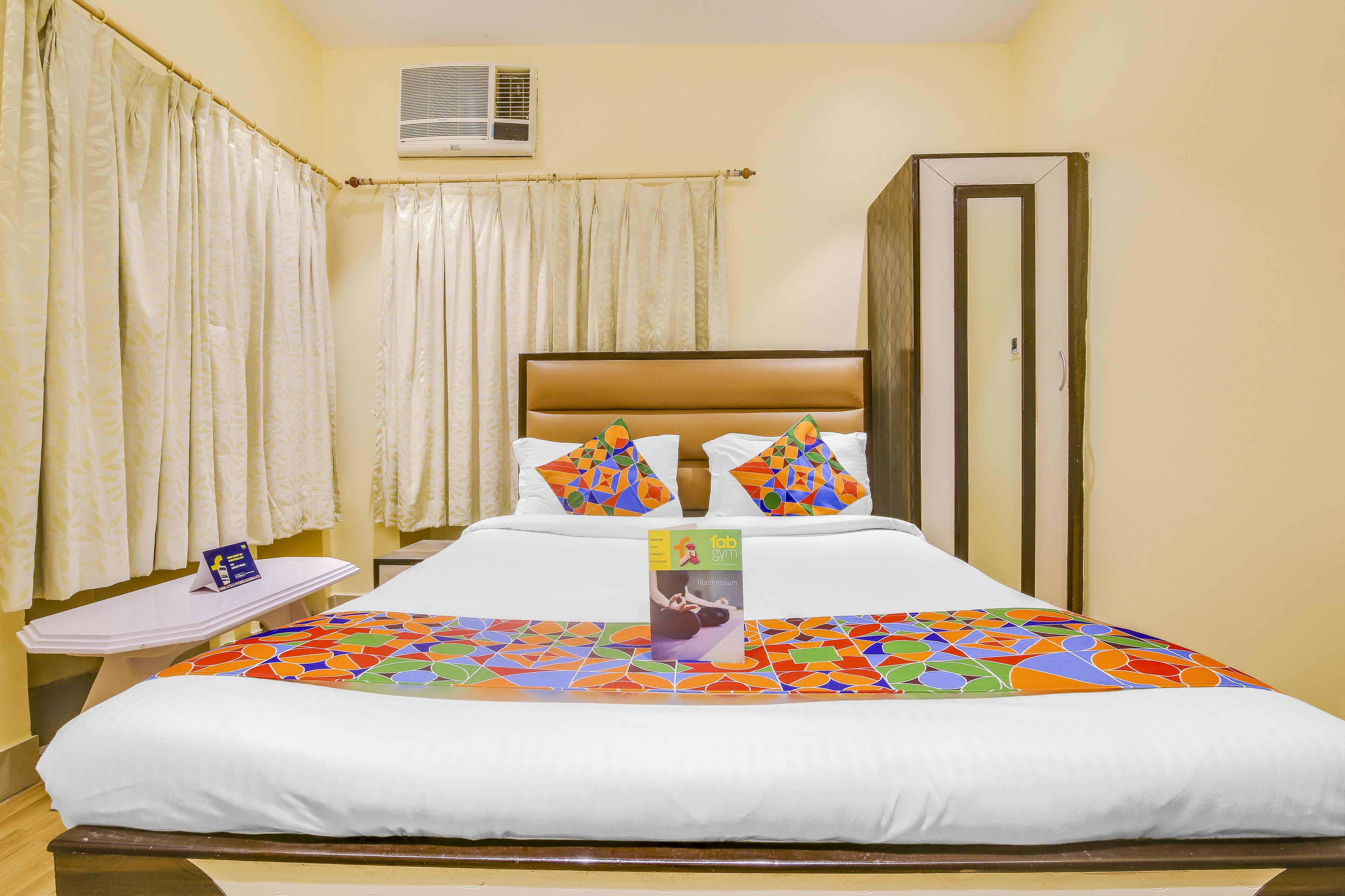 Foto - FabHotel Aayash - Nr City Center Metro Station