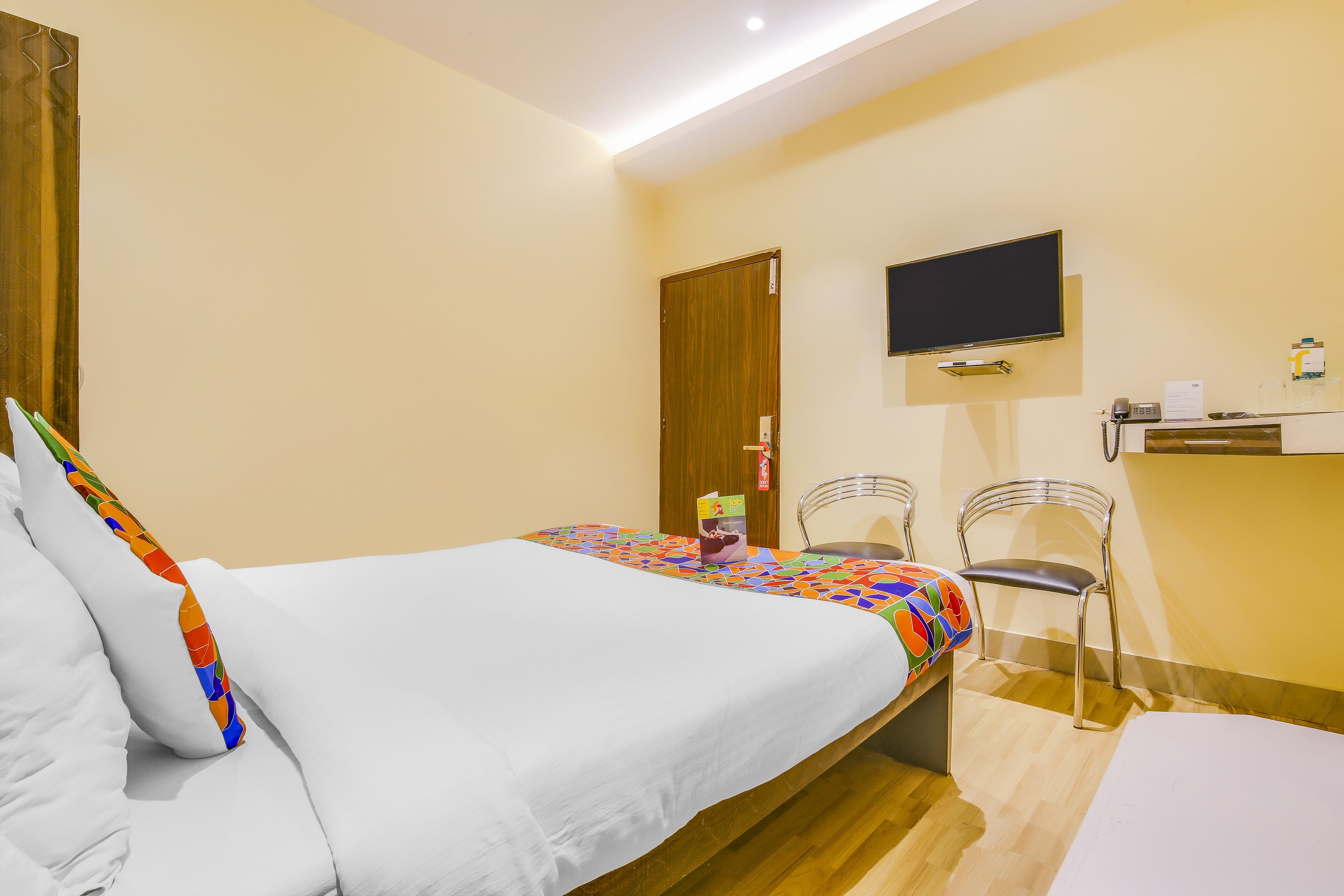 Foto - FabHotel Aayash - Nr City Center Metro Station