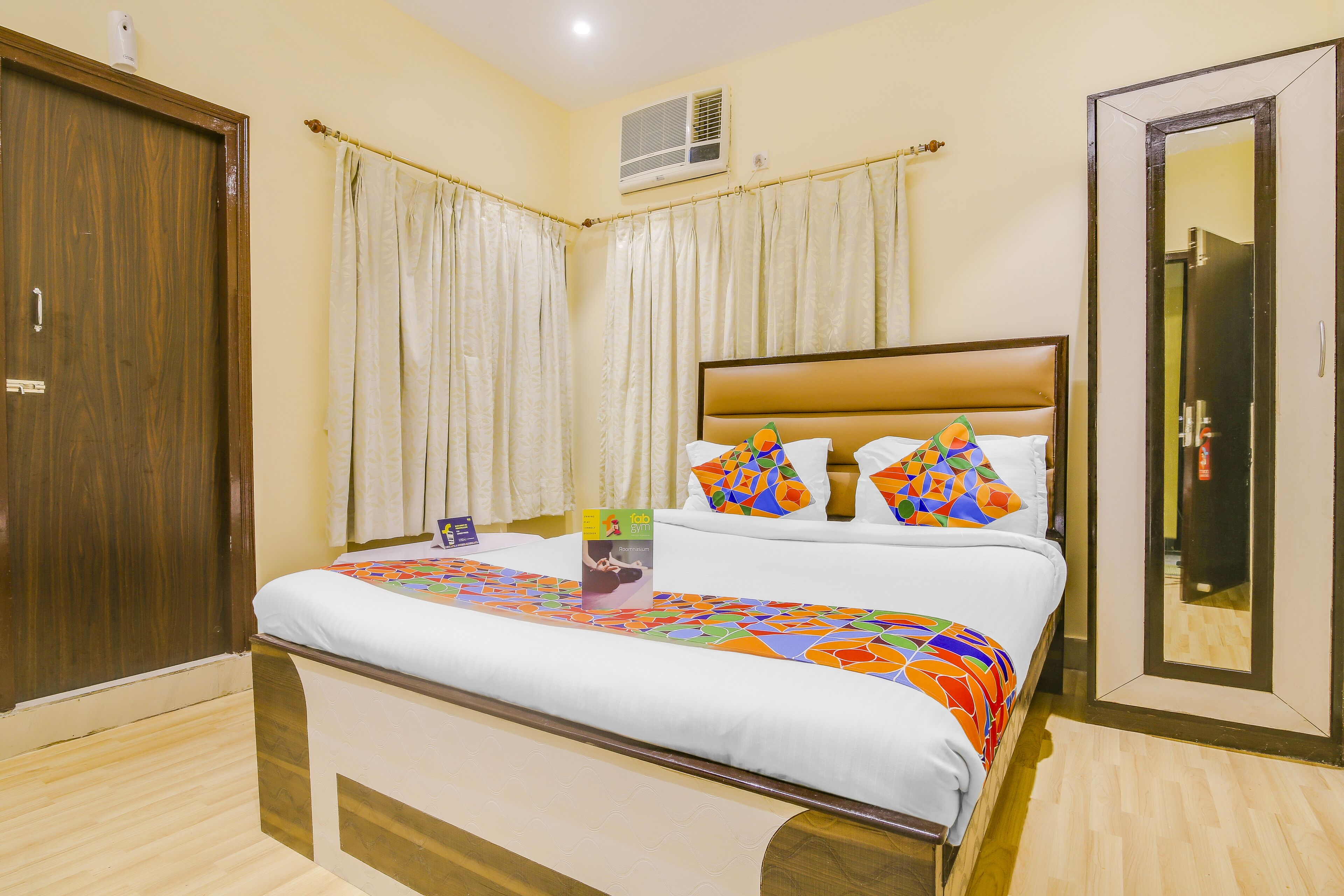 Foto - FabHotel Aayash - Nr City Center Metro Station