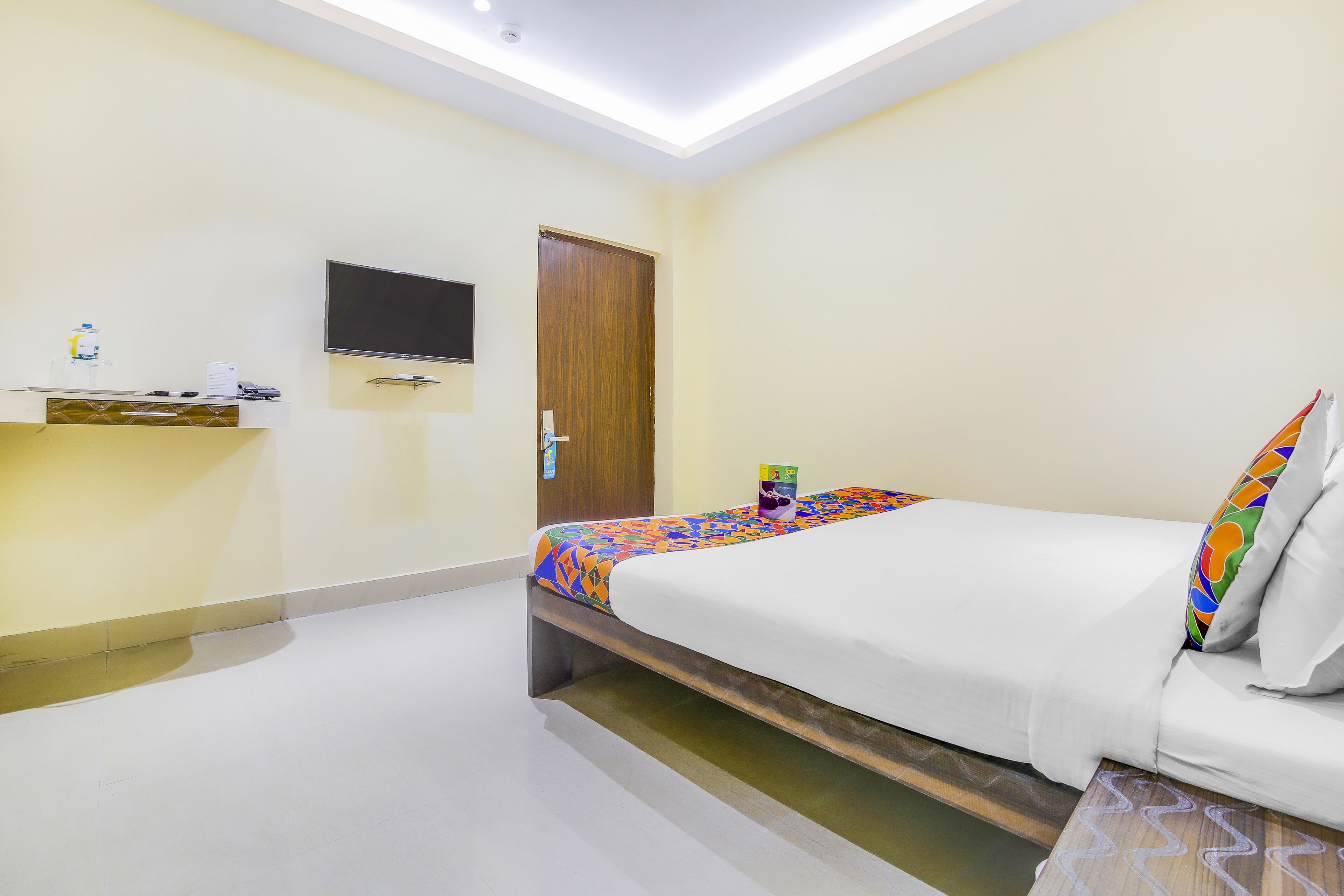 Foto - FabHotel Aayash - Nr City Center Metro Station