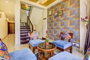 Lobby sitting area - FabHotel Khushi Regent (Bhopal)