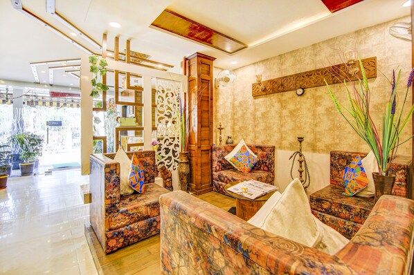 Lobby sitting area - FabHotel Khushi Regent (Bhopal)