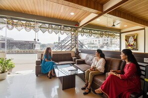 Lobby sitting area - Fabexpress Comfort Executive (Paud)