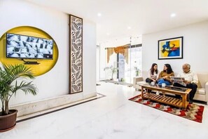 Lobby sitting area - Fabhotel Grand Sheela (Patna)