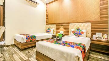 Egyptian cotton sheets, premium bedding, in-room safe, desk