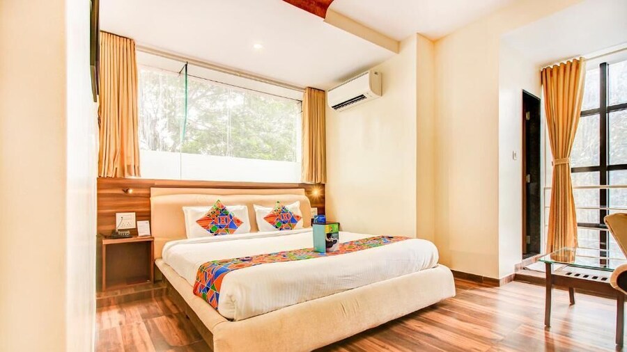 Fabhotel Axis International