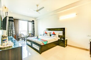 Premium Room | Egyptian cotton sheets, premium bedding, desk, soundproofing - Fabexpress Hemkunt Residency (Noida)