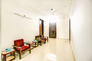 Lobby - Fabexpress Hemkunt Residency (Noida)