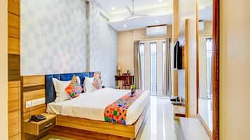Egyptian cotton sheets, premium bedding, in-room safe, free WiFi