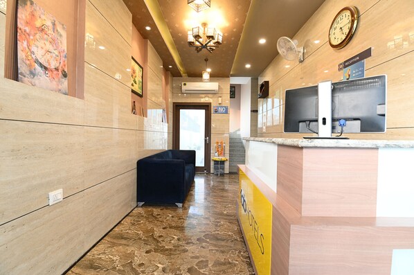 Quầy tiếp tân