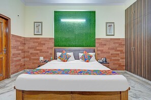 Deluxe Room | Egyptian cotton sheets, premium bedding, in-room safe, desk