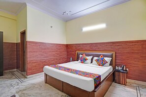 Egyptian cotton sheets, premium bedding, in-room safe, desk