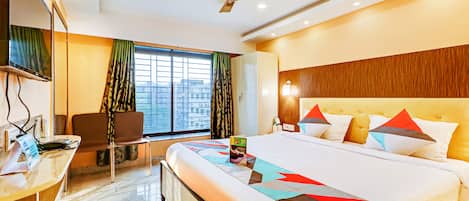 Deluxe Room | Egyptian cotton sheets, premium bedding, in-room safe, desk