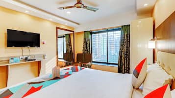 Egyptian cotton sheets, premium bedding, in-room safe, desk