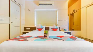 Deluxe Room | Egyptian cotton sheets, premium bedding, in-room safe, desk