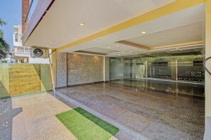 Property entrance - Fabhotel Soft Petals (Gurugram)