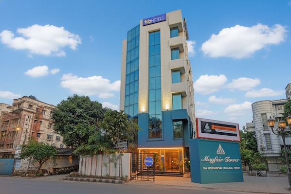 Property entrance - FabHotel Azure Sky (Kolkata)