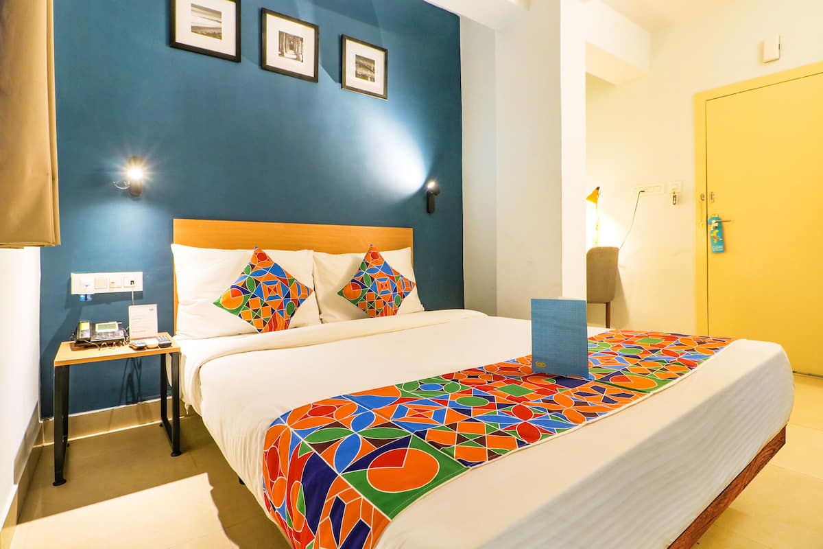 Egyptian cotton sheets, premium bedding, in-room safe, desk