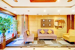 Lobby sitting area - FabHotel Azure Sky (Kolkata)