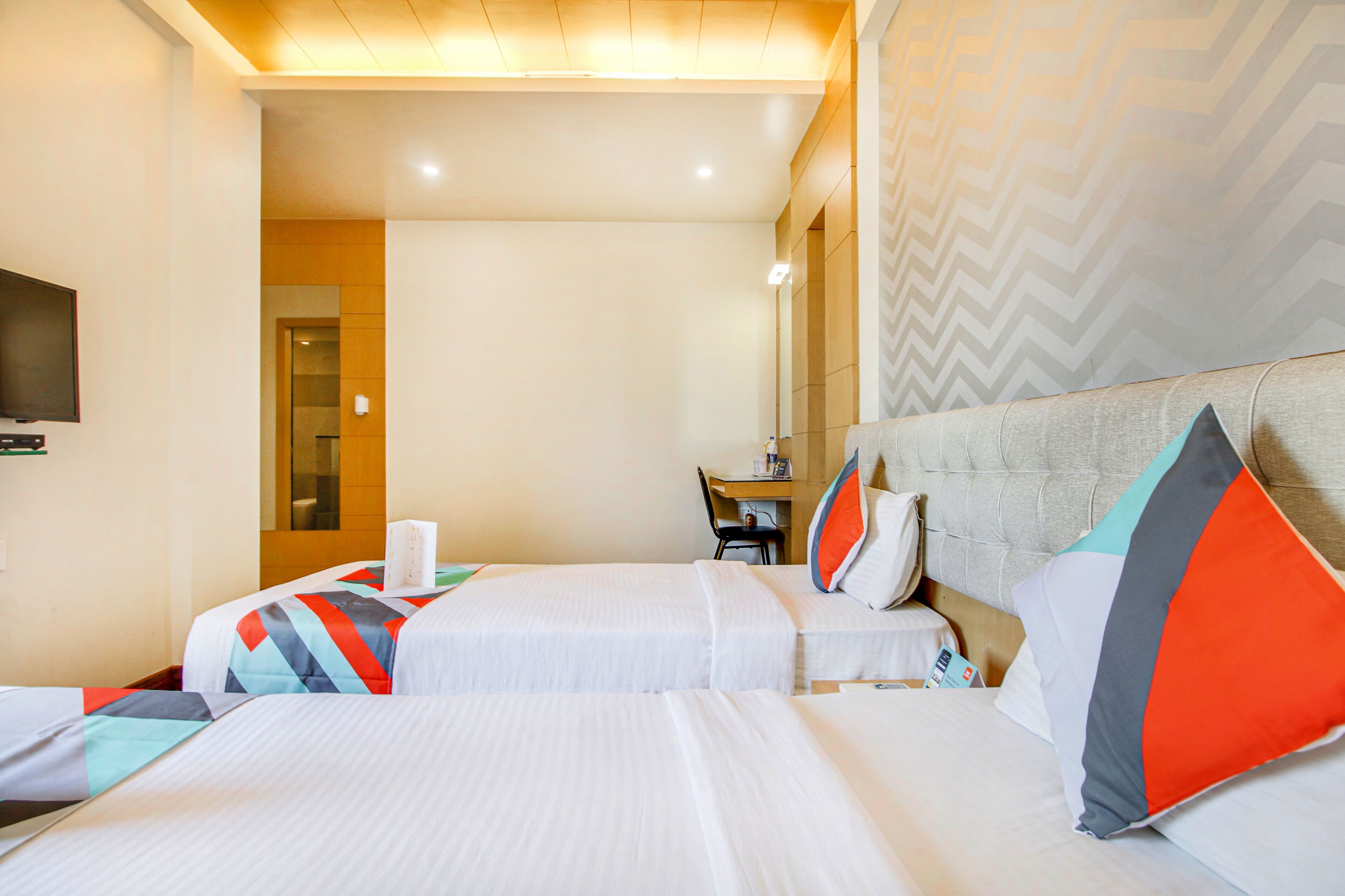 Egyptian cotton sheets, premium bedding, in-room safe, desk