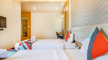 Egyptian cotton sheets, premium bedding, in-room safe, desk