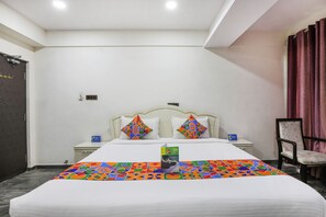 Egyptian cotton sheets, premium bedding, in-room safe, desk