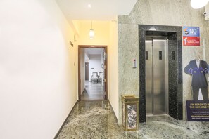 Lobby - Fabhotel Frazer Suites (Bengaluru)