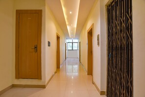 Lobby - Fabhotel Easy Stay (Bhopal)