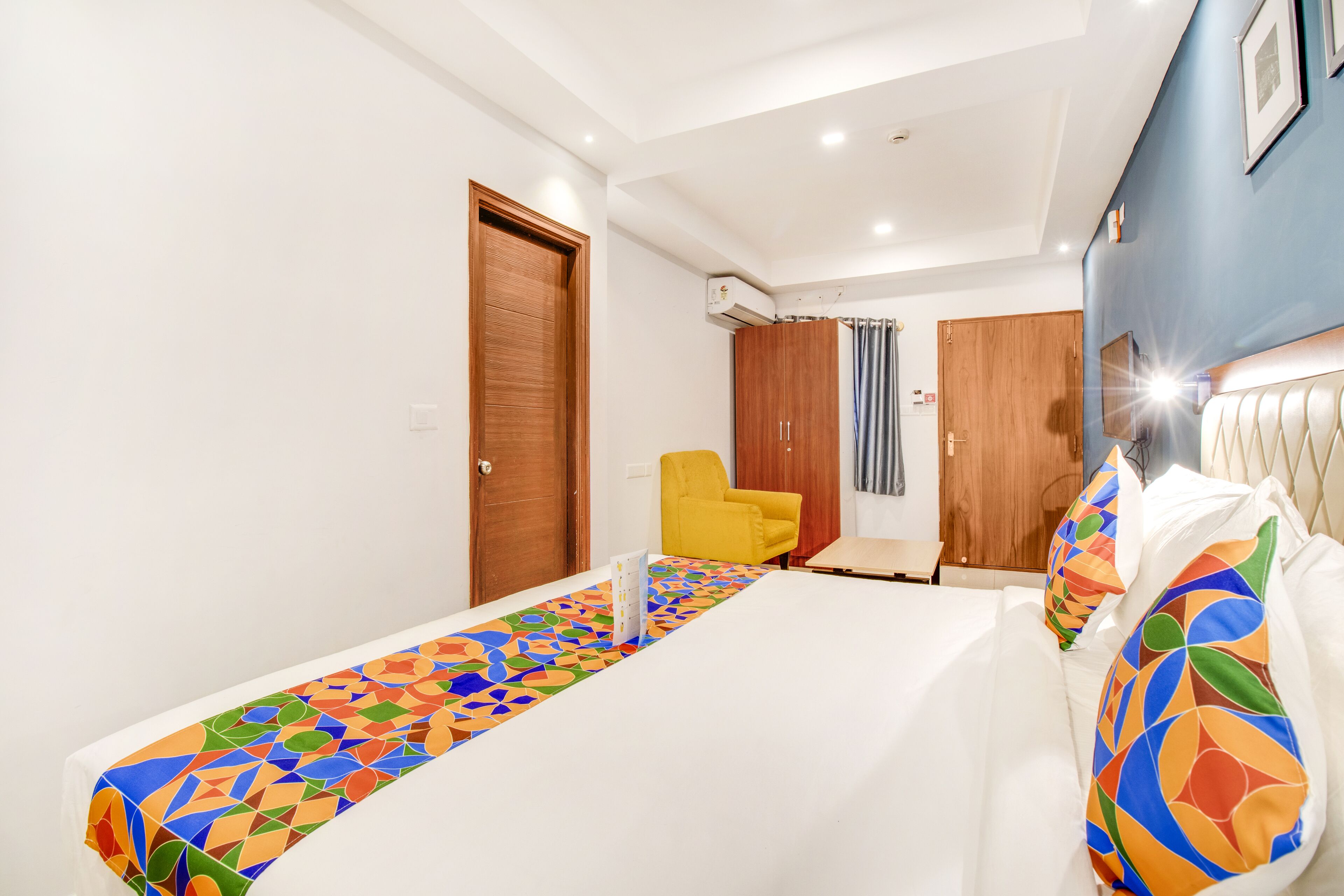 egyptian cotton sheets, premium bedding, in-room safe, desk